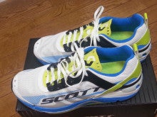 ランニングシューズ